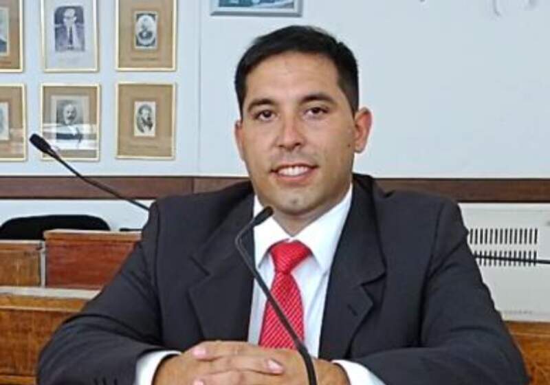 Fue a través de una nota para formalizar el pedido de reunión con el concejal que se retiró del recinto por una puerta trasera.  