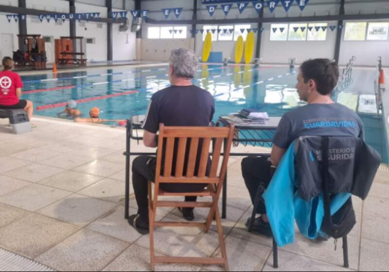El gremio destacó la prueba anual de suficiencia física, la masiva concurrencia del plantel realizada en el natatorio de Santa Clara.