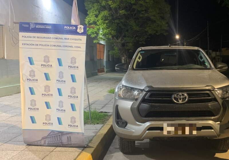 La Policía Comunal secuestró una Toyota Hilux, junto a un importante cargamento de agroquímicos y semillas sustraídos de un galpón rural.
