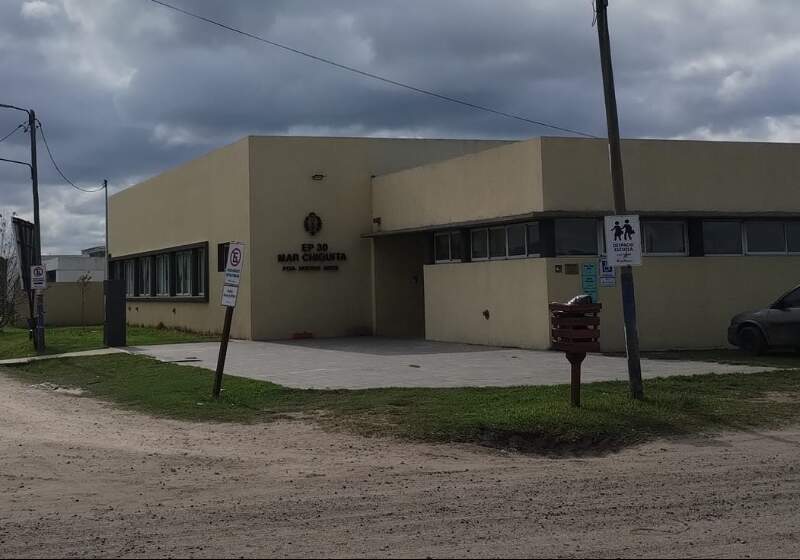 Se trata de la denuncia contra la concejal Verónica Serantes y las autoridades docentes que quedó desestimada mientras el fuero civil ordenó medidas de protección.
