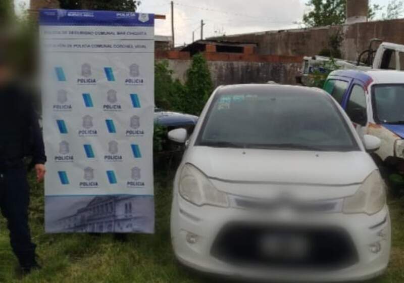 El vehículo Citroën C3 fue localizado abandonado en la vía pública tras el alerta de un vecino al sistema 911 y quedó a disposición de la Justicia.