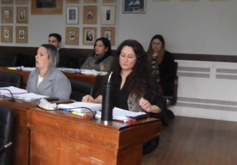 "Tiene información de 300 personas que estamos buscando", dijo la concejal de La Campora en medio de la sesión del Concejo Deliberante.
