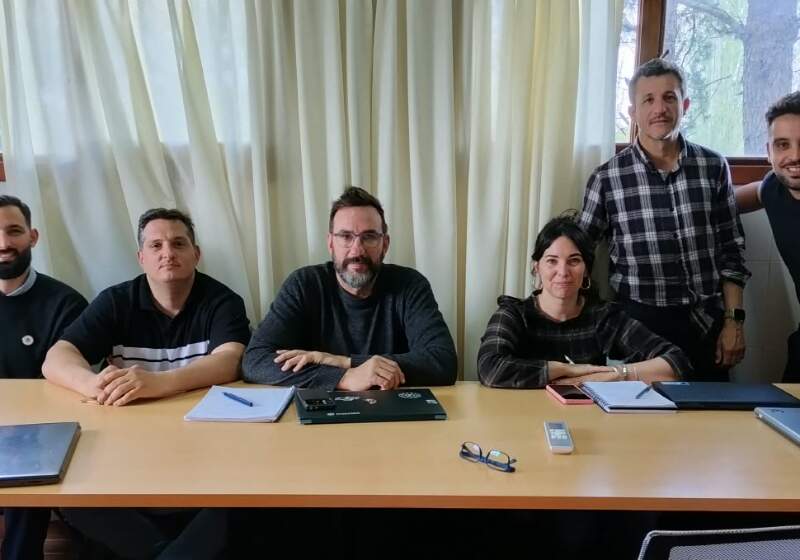La iniciativa impulsada por el intendente Walter Wischnivetzky busca optimizar trámites, digitalizar servicios en delegaciones y Salud.