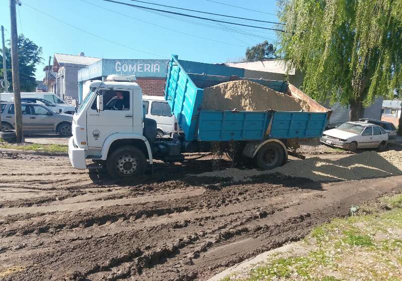 Las cuadrillas ejecutaron tareas de engranzado y reparación de calles en diversos sectores de Santa Clara del Mar, Camet Norte y la Reserva Forestal Atlántida.
