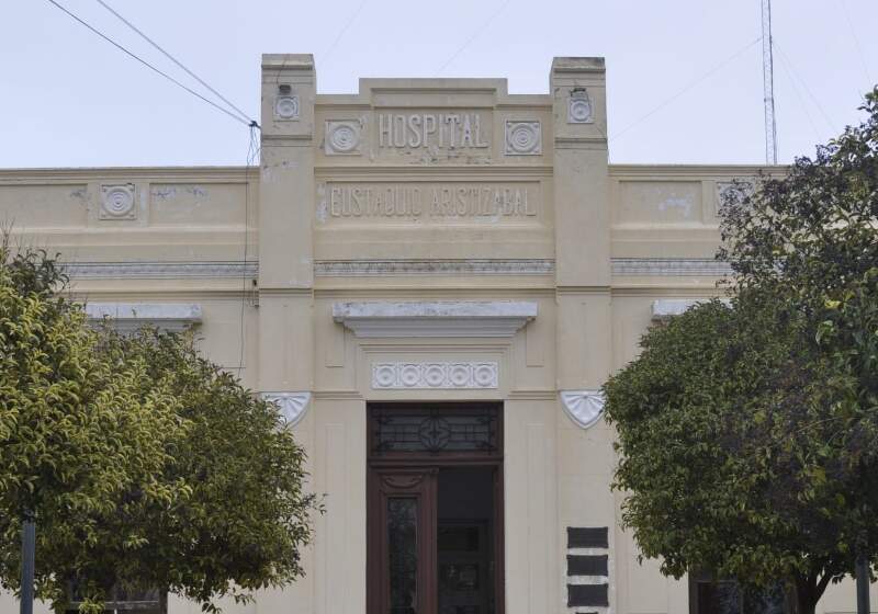 La municipalidad informó que se registró en el Hospital de Coronel Vidal la séptima muerte por Covid-19. Coronel Vidal es la localidad más afectada con 79 casos activos.
