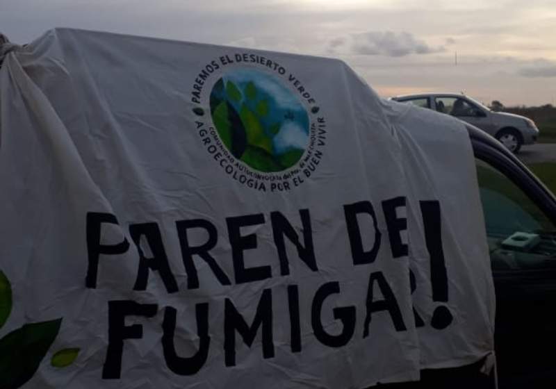 La ruta 11 se llenó de vehículos que circulan desde Balneario Parque Mar Chiquita hasta Santa Clara del Mar en una marcha que convocó a cientos de personas.