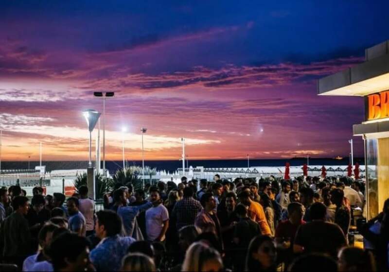 En Mar del Plata se autorizó la apertura de las discotecas para el verano. Las entradas costarán alrededor de $400, se tomará la temperatura y habrá grupos de seis personas. 