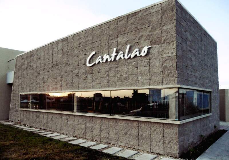El complejo hotelero de Camet Norte ofrece un servicio con el eje puesto en el cumplimiento de protocolos y a la espera de retomar la normalidad que lo convirtió en un clásico.