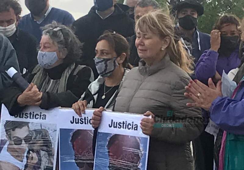 Este sábado por la tarde, la comunidad acompañó el pedido de la mamá de Santiago, quien murió atropellado hace una semana por un bombero en la avenida San Martín.
