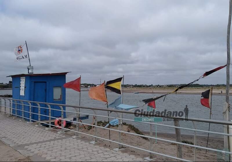 A pesar de que el intendente Paredi anunció la incorporación de personal al plantel, un puesto de Balneario Parque cuenta con una sola persona para rescatar gente.