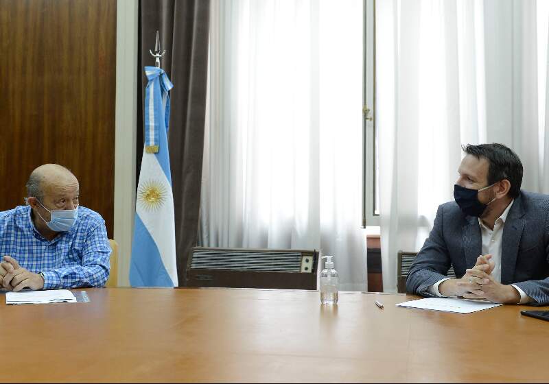 A pesar de estar de vacaciones, el intendente de Mar Chiquita se reunió en la ciudad de La Plata con Juan Cuattromo, Presidente de la Entidad.