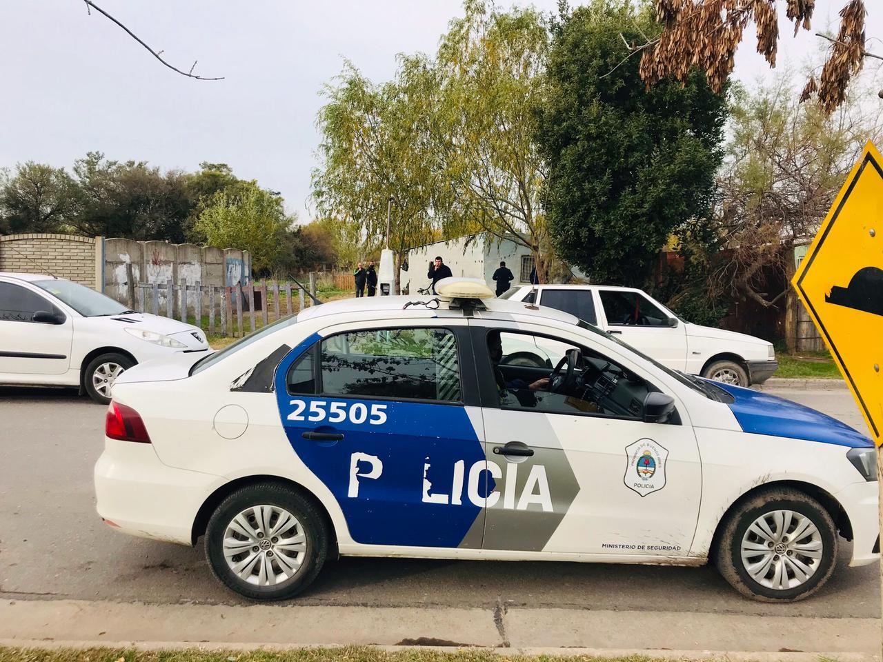 Coronel Vidal: la policía allanó la casa de un menor de edad que amenazó a un vecino con un arma blanca