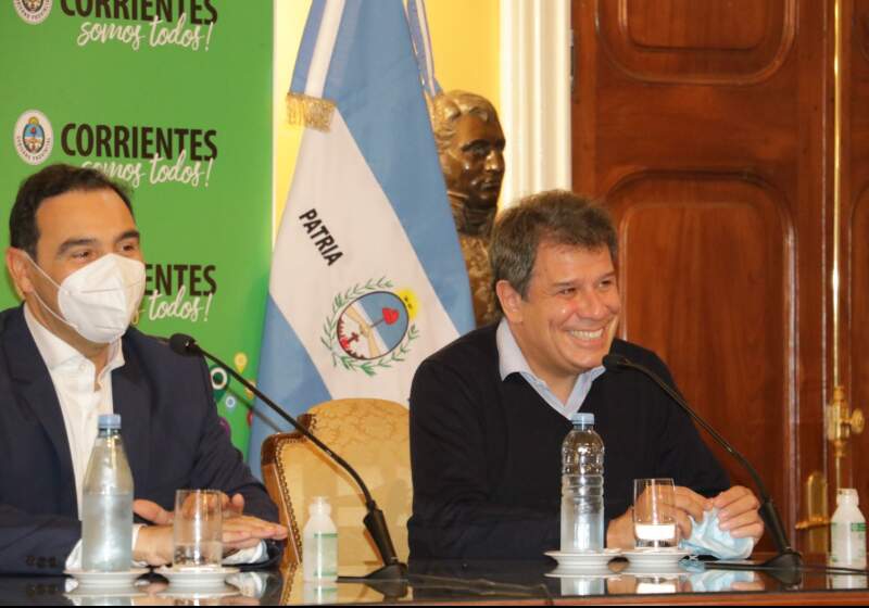 El precandidato a diputado acompañó a Valdés en su festejo tras la reelección; pidió “igualdad de condiciones” en la fuerza que tiene también a la Coalición Cívica.