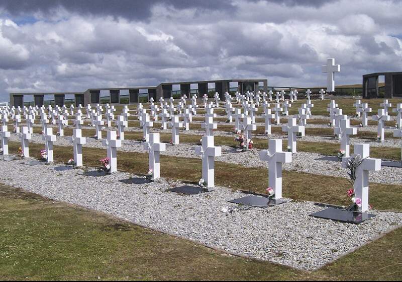El Comité Internacional de la Cruz Roja (CICR) informó este martes que fueron identificados los restos de seis soldados argentinos inhumados en las Islas Malvinas