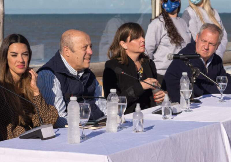“Ojalá pueda venir” para la apertura de la temporada el 20 de noviembre” y la inauguración “del asfalto de la costanera”, dijo el intendente de Mar Chiquita en un acto.