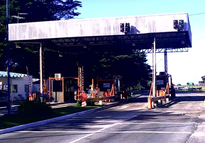 Según datos de Aubasa, este jueves al mediodía, en el término de una hora, 123 autos pasaron por el peaje del Balneario Parque Mar Chiquita sentido a Santa Clara.