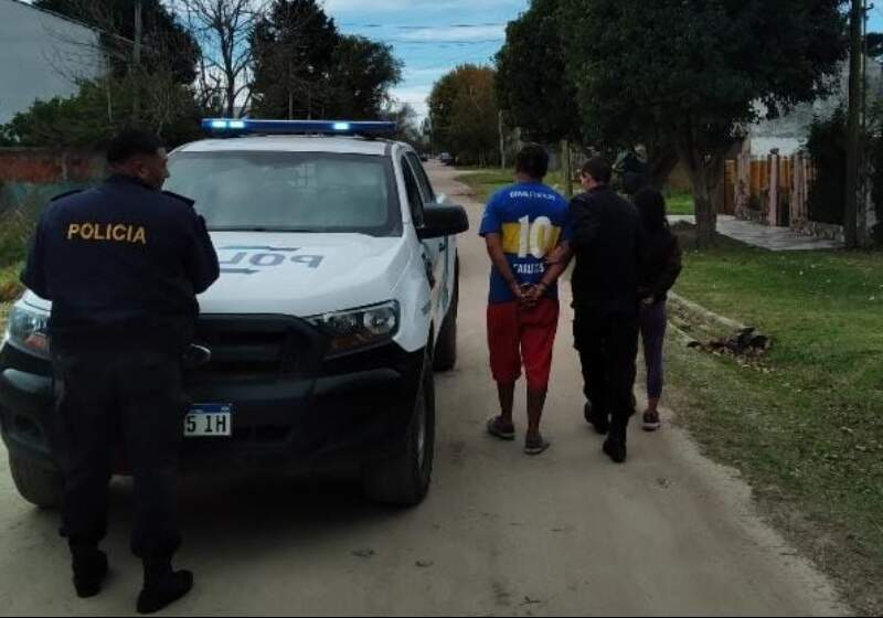 Santa Clara: quisieron usurpar una casa y los capturó la policía