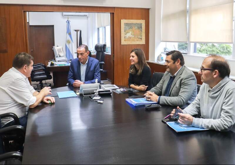 Con la presencia de Fernanda Raverta, Guillermo Montenegro, Gustavo Arrieta y Marcelo Sosa, se firmó el convenio para repavimentar el camino San Francisco de General Pueyrredón.