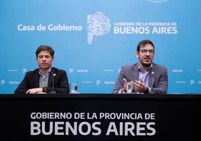 El gobernador Axel Kicillof y Juan Cuattromo, a cargo de la entidad financiera, realizaron los anuncios de los beneficios del Banco Provincia.
