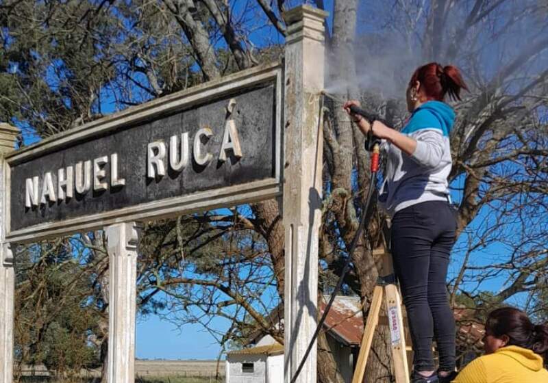 Se realizan tareas de corte de pasto, poda y limpieza de las construcciones históricas.