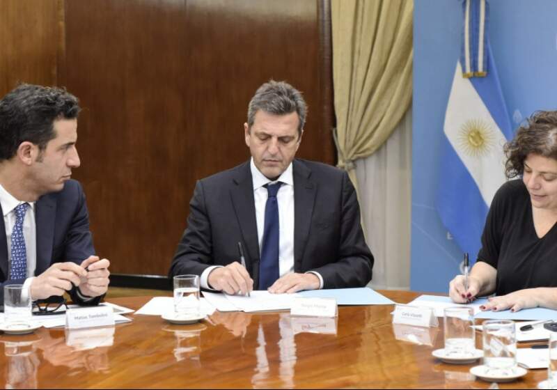 El entendimiento fue firmado este lunes por el ministro de Economía, Sergio Massa, y su par de Salud, Carla Vizzotti, junto con representantes de la industria farmacéutica.