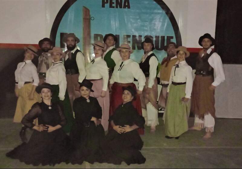 Se trata de la Agrupación Centenario de General Pirán quien participó con el grupo mayor en el Certamen de Danzas Folclóricas “El Palenque 2022”.