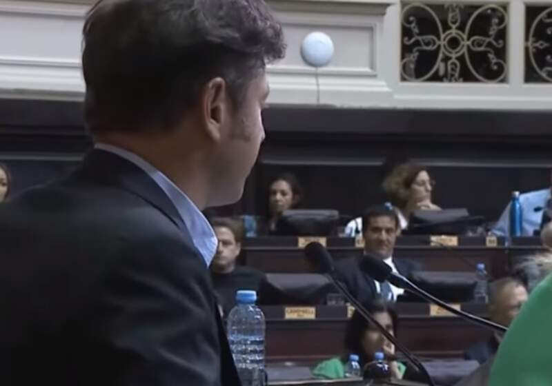El fuerte cruce entre el gobernador y el presidente del bloque de Juntos se dio cuando el mandatario hablaba de IOMA y el diputado le respondió.