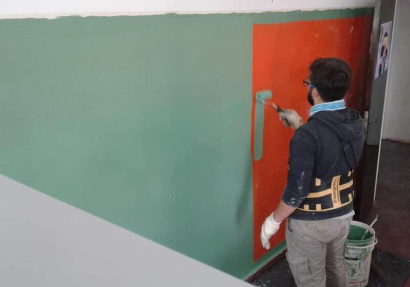 El equipo se encargó de pintar el establecimiento. Además, comunicaron que siguen las labores dentro del partido. 